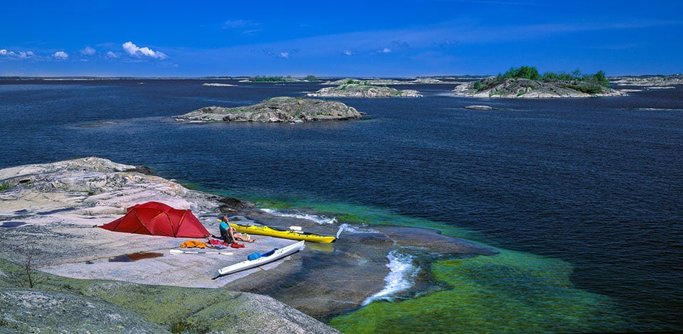 Kajakläger på Långviksskär, Nämdöskärgården. Foto: Claes Grundsten
